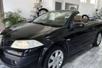 241 Кабріолет Renault Megane чорного кольору з водієм на весілля NrLQ