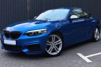 426 BMW 240i синього кольору для фотосесії xKr7