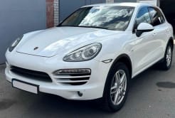 123 Білий Porsche Cayenne на весілля в Києві QLEq