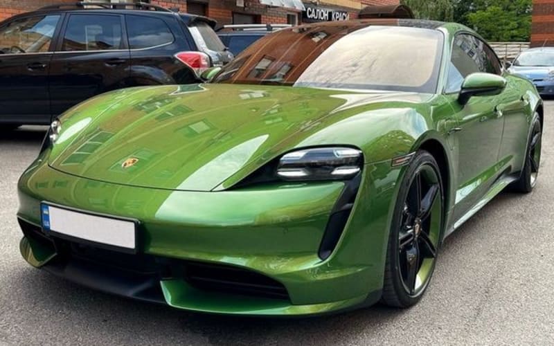 400 Porsche Taycan Turbo 671 hp AWD без водителя wvkK