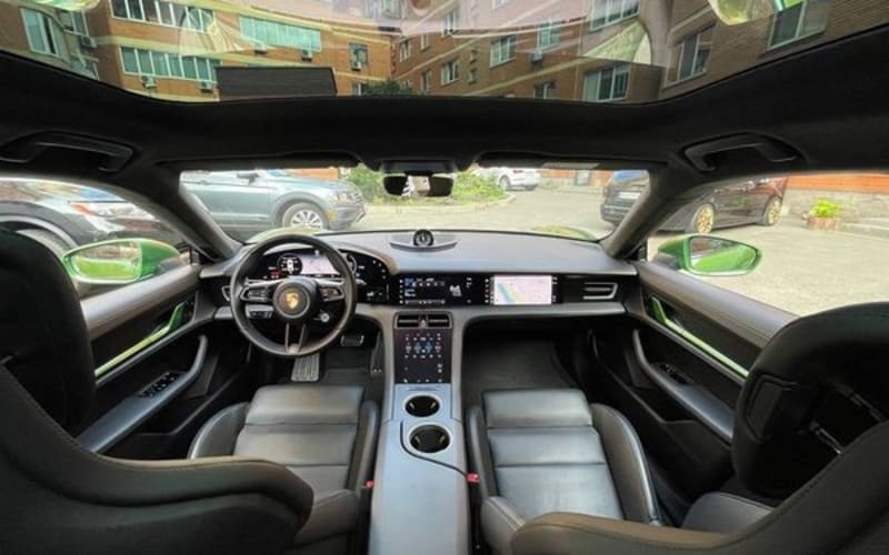 400 Porsche Taycan Turbo 671 hp AWD без водителя wvkK