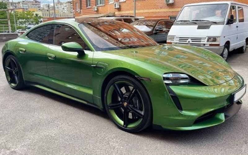 400 Porsche Taycan Turbo 671 hp AWD без водителя wvkK