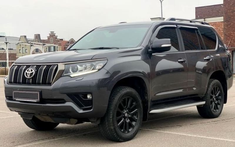 226 Toyota Prado 70 Anniversary без водителя Ly0q