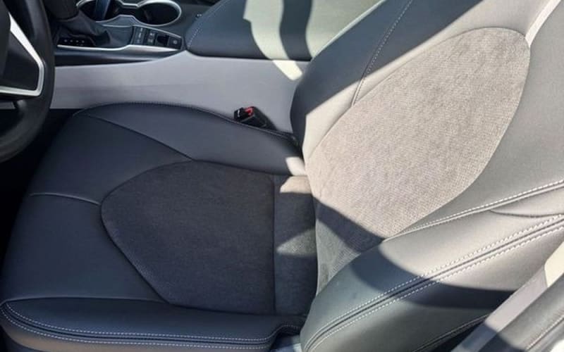 389 Нова біла Toyota Camry V70 на весілля в Києві RVWX