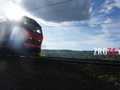С рельсов — в снег. В окрестностях Златоуста нетрезвый мужчина попал под поезд