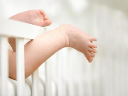 Годовалая челябинка оказалась в реанимации после курения отцом «соли» рядом с кроваткой