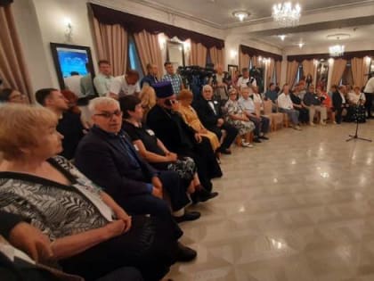 В Челябинске наградили семьи, более 50 лет прожившие вместе