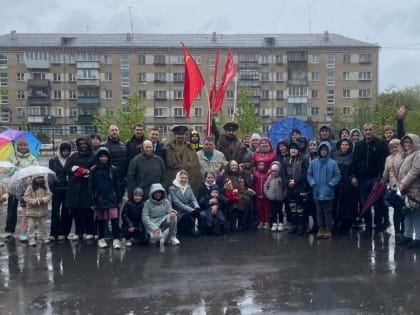 В Тракторозаводском районе с Днем Победы поздравили жительницу блокадного Ленинграда