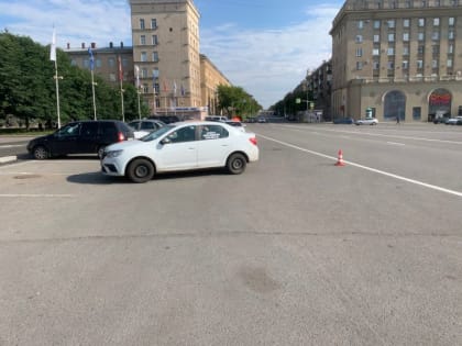 В Магнитке водитель сбил 13-летнюю девочку на парковке