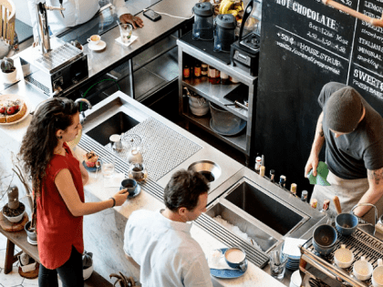 Челябинцы попали в больницу после обеда в столовой