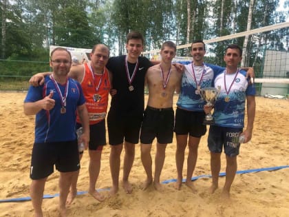 На пляжной площадке стадиона «Труд» состоялся турнир по пляжному волейболу среди мужских команд г. Озерска