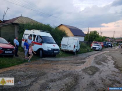 В Миассе пожарные тушили огонь, охвативший три дома