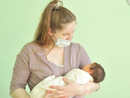 В пиковый по рождаемости день в челябинской клинике появилось больше девочек, чем мальчиков