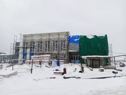 Глава округа побывал на строительной площадке ледовой арены