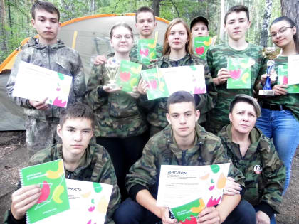 Юные лесники-ЛЭПовцы ежегодно высаживают у девятой школы саженцы деревьев