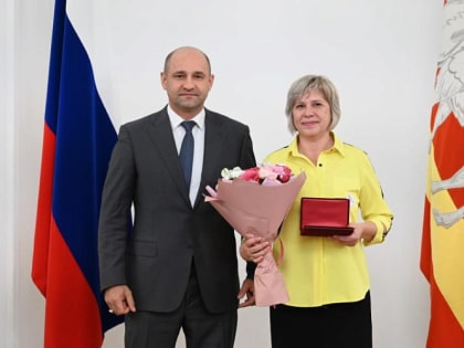 Почетные медали вручили жителям Челябинска