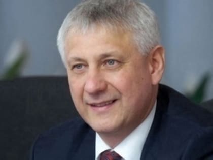 Глава города Сергей Бердников поздравляет работников медицинской службы
