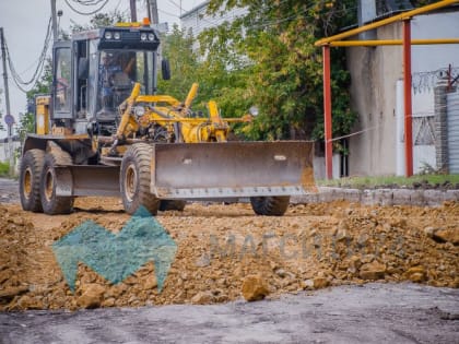 В Магнитогорске продолжается ямочный ремонт внутриквартальных дорог
