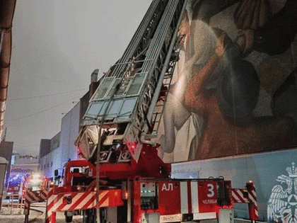 Крупный пожар случился на крыше ТРК «Мегаполис» в Челябинске