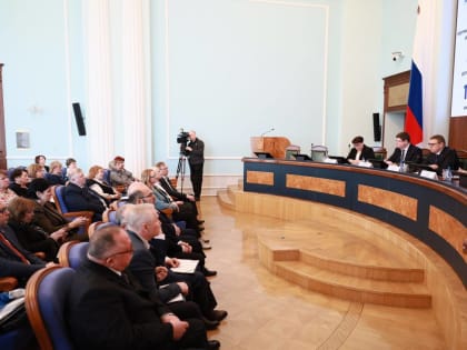 Алексей Текслер провел совещание с руководителями общественных приемных главы региона