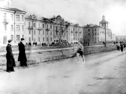 Сегодня расскажем об одной из главных улиц нашего района и города