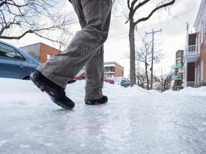 Челябинский травматолог рассказал, как правильно падать во время гололеда