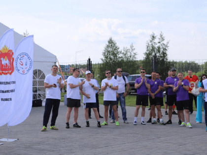 Депутаты гордумы сыграли в футгольф с коллегами по ЗСО и Николаем Валуевым