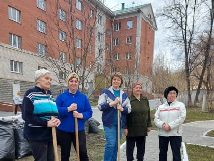Субботник в Доме ветеранов
