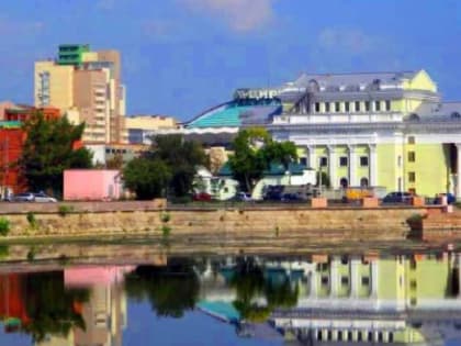 В самом центре Челябинска мужчина упал в реку Миасс и утонул