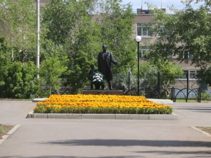 В Магнитогорске завершилась реконструкция сквера И.Х. Ромазана