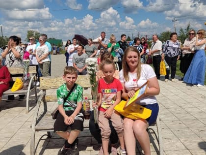 В Троицке и Троицком районе поздрасили семейные пары с праздником