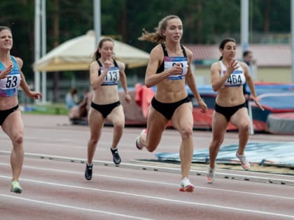 В Челябинске прошли соревнования, в которых приняли участие 400 легкоатлетов со всей страны