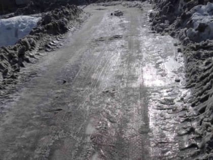 Неочищенные дороги, припаркованные машины и отсутствие отсыпки: что мешает вывозу мусора в Магнитогорске?