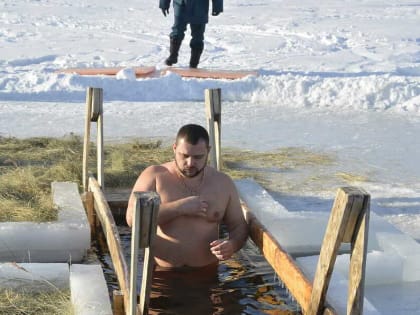 Жители Сосновского района окунулись в Крещение в купель