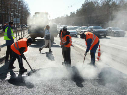 В мэрии показали, как проводят ямочный ремонт дорог в Челябинске