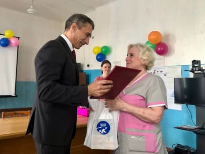 Актив Карабашского местного отделения «Единой России» поздравил медицинских работников с профессиональным праздником