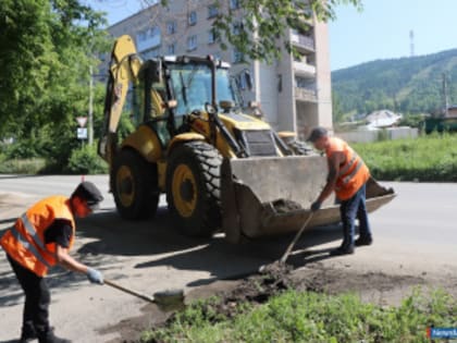 В Миассе ликвидируют последствия ливня и ветра