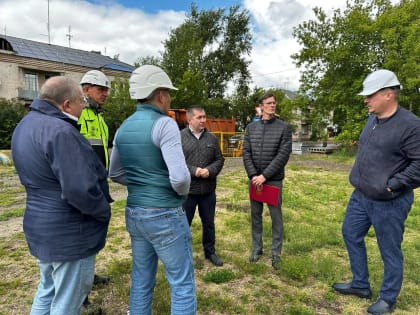 Депутат ЗСО Денис Сазонтов посетил объекты благоустройства в поселке Вахрушево