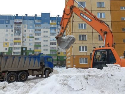 С территории Тракторозаводского района продолжают вывозить снег