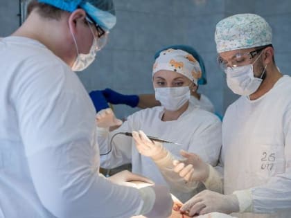 Житель Челябинской области получил перелом лопатки, обнявшись с другом