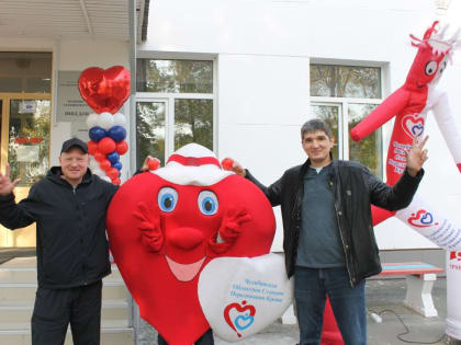 Почти 300 южноуральцев сдали кровь во Всемирный день донора костного мозга