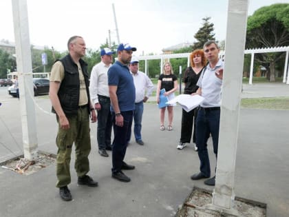 Партийцы Металлургического района проверили качество выполняемых работ на общественных пространствах и дворовых территориях