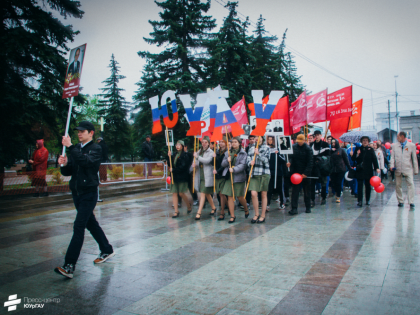 Ректор Южно-Уральского ГАУ возглавила колонну университета во время гражданского шествия в Троицке