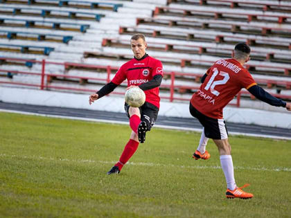 Открытый чемпионат ОГО по футболу: погода футбольная, зрителей нет!