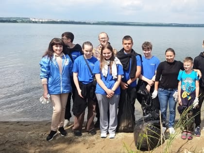 Жители микрорайона Сосновка вышли на общегородской субботник