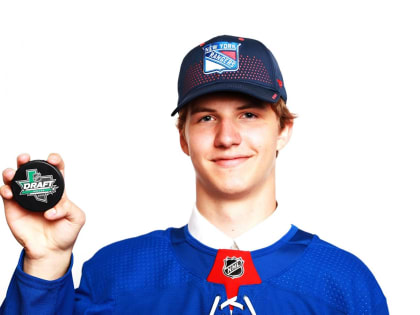 Кравцов вернулся в «Рейнджерс», подписав односторонний контракт на 875 тысяч долларов