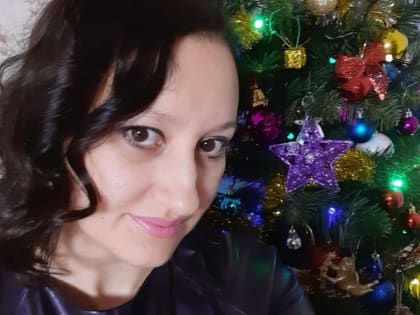 Рождественские веночки из шишек и еловых веток мастерит жительница Миасса