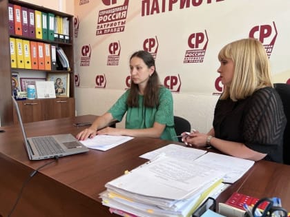 Перерасчет пенсий и молодежный проект: Яна Лантратова провела прием граждан