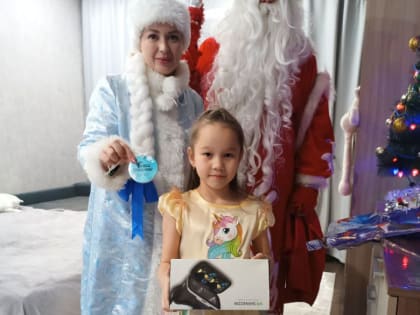 Волшебство предновогодних дней: акция «Ёлка желаний» исполняет мечты снежинских детей!