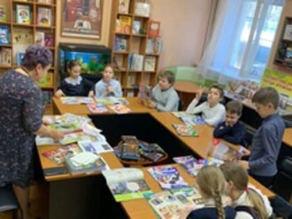 С журналом в обнимку